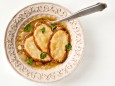 Nur für Das Rezept Französische Zwiebelsuppe mit überbackenem Käsebrot von Hans Gerlach