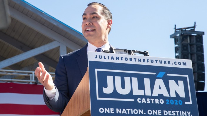 Julian Castro, the youngest member of Obama's cabinet, expected to announce whether he will run for president