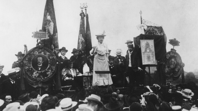 Polnische Geschichte: Rosa Luxemburg, polnisch-deutsche Politikerin und Publizistin auf dem Sozialistenkongreß 1907. Sie glaubte nicht an ein einiges Polen.