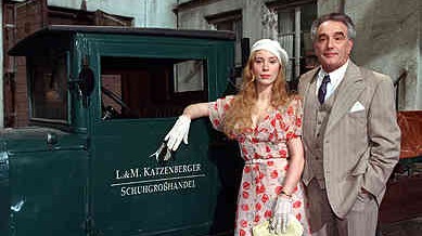 Kino: "Leo und Claire": Claire und Leo, eingerahmt von Vilsmaiers Hinterhof-Obsession.