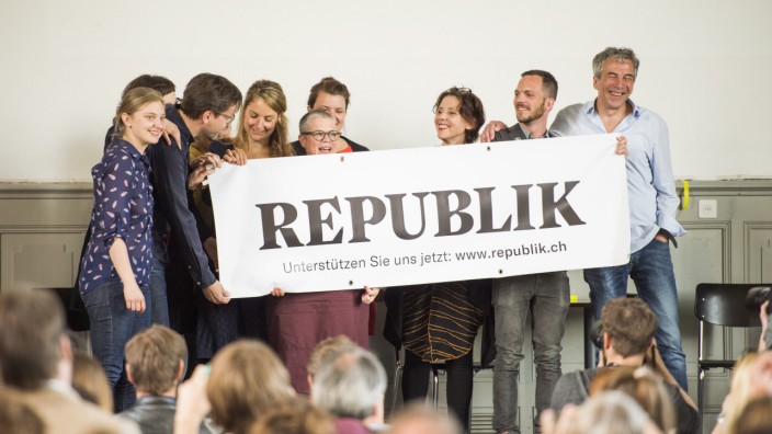 Medien in der Schweiz: Online-Zeitungsprojekt "Republik": mit Crowdfunding gestartet, jetzt von der Krise erwischt. Und damit ist das Team nicht allein in der Schweiz.