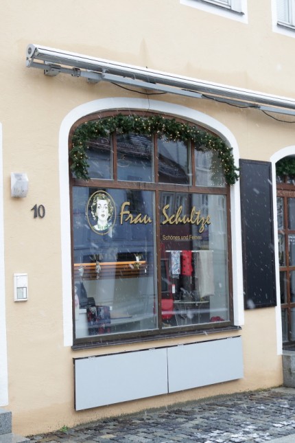 "Frau Schultze" in Freising: Erst seit dem Nikolaustag gibt es in der Ziegelgasse den Laden "Frau Schultze".