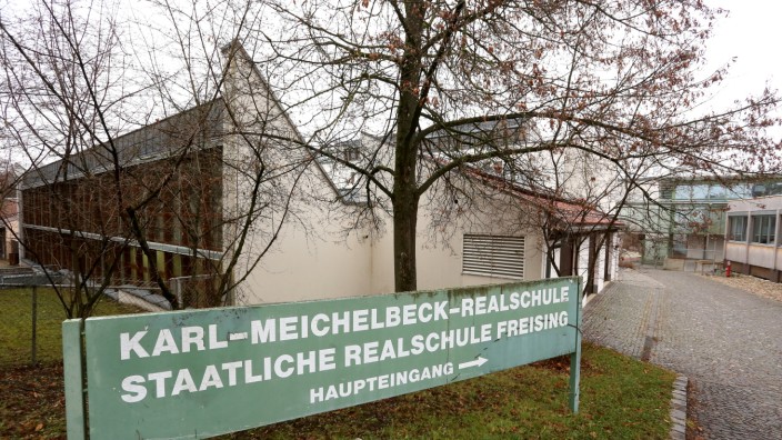 Schulsozialarbeit: Auch an der Karl-Meichelbeck-Realschule in Freising kann man vielleicht schon bald auf die Hilfe eines Jugendsozialarbeiters zurückgreifen.