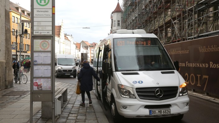 Stadträte der Linken verärgert: Der Bus durch die Innenstadt soll kostenlos werden, fordern die Freisinger Linken. Den Antrag haben die Stadtwerke abgelehnt.