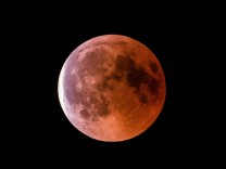 Totale Mondfinsternis: Wenn der Mond blutig wird