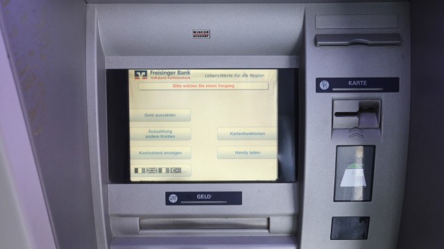 Blinde Menschen in Freising: Bankautomaten mit Touchscreen sind für Blinde problematisch.