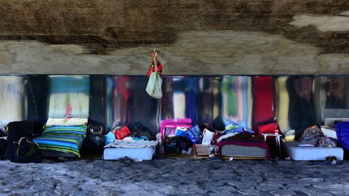 Illegales Obdachlosencamp unter der Reichenbachbrücke in München: Soll die Stadt räumen oder nicht?