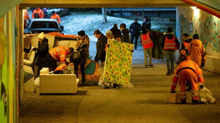 Unterführung Kapuzinerstraße Ecke Isartalstraße Obdachlose werden vertrieben und Möbel entsorgt in
