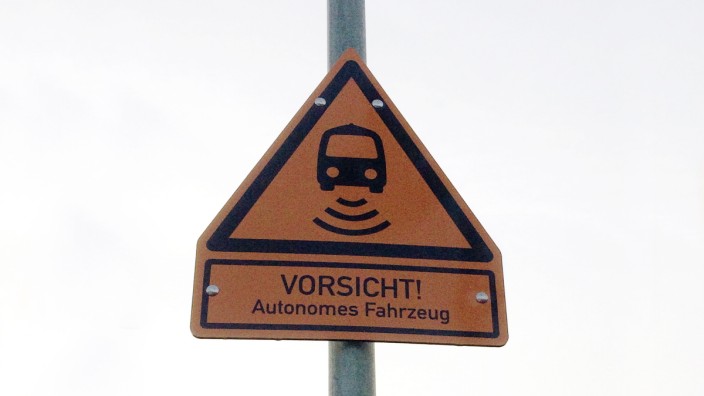 Warnschild für Autonomes Fahren auf Sylt