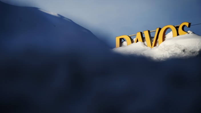 Weltwirtschaftsforum: Der verschneite Schriftzug über Davos