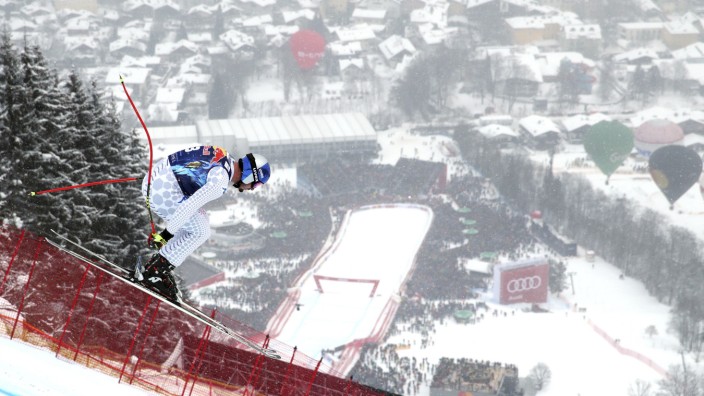 Streif in Kitzbühel: Große Kulisse, großes Risiko, eher weniger Geld: Skirennfahrer Dominik Paris, hier bei seinem Hahnenkammsieg 2019, noch vor Zuschauern.