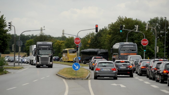Verkehrsentlastung: Staufalle: Die Kreuzung von B 471 und Staatsstraße in Garching soll ertüchtigt werden.
