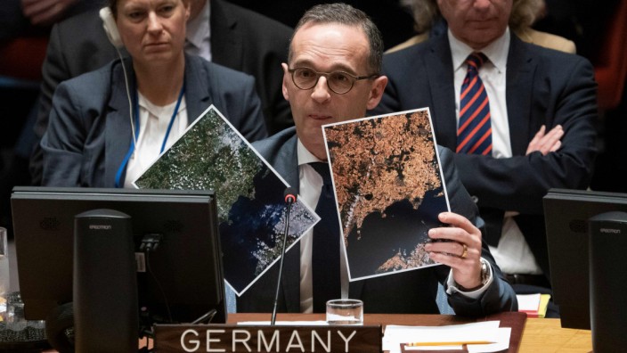 Maas bei den UN: "Schockierend" nennt Außenminister Maas jene Bilder, die er im UN-Sicherheitsrat zeigt. Es sind Aufnahmen, die der deutsche Astronaut Alexander Gerst von der Raumstation ISS aus gemacht hat.