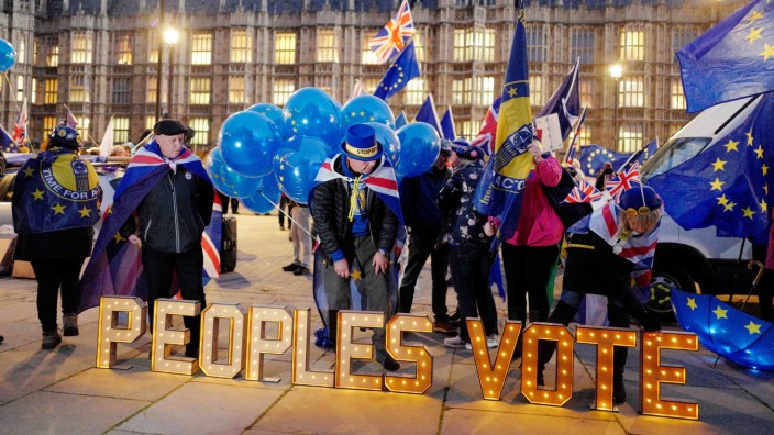 Brexit-Gegner vor dem Parlament in London