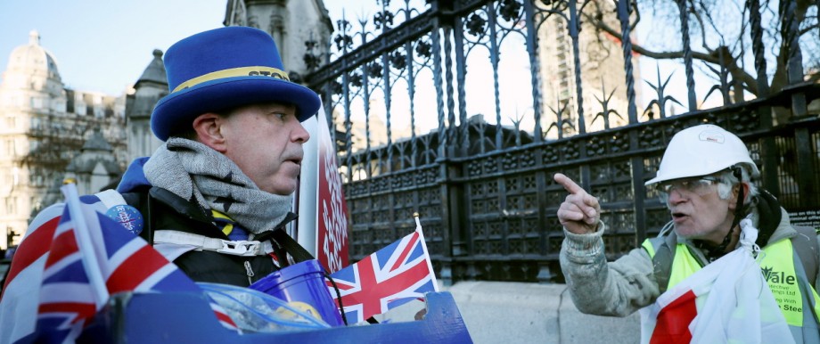 A pro-Brexit protester argues wth anti-Brexit campaigner Steve Bray outside the Houses of Parliament in London