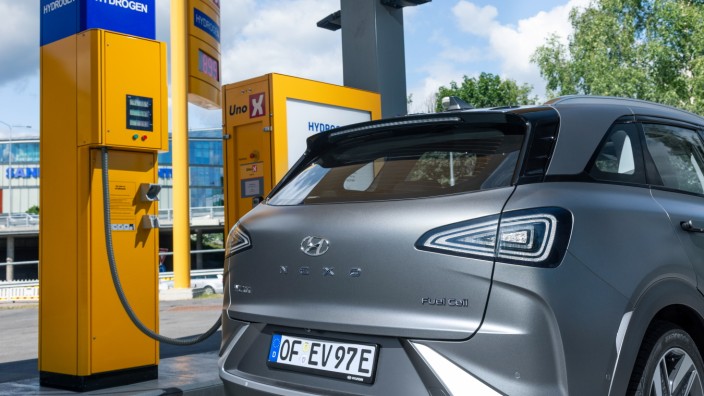 Brennstoffzellen: E-Mobil der anderen Art: Der Hyundai Nexo kann 6,3 Kilogramm Wasserstoff als Druckgas tanken. Das reicht für mehr als 700 Kilometer Reichweite.