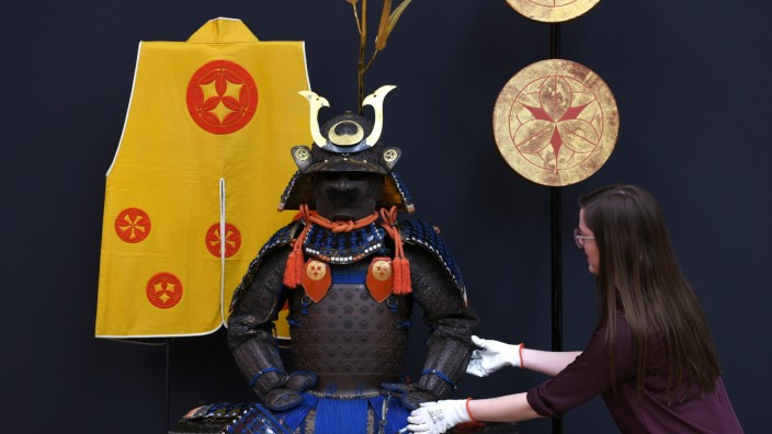 Ausstellung: Hier noch im Aufbau: Die Ausstellung "Samurai" in der Kunsthalle.