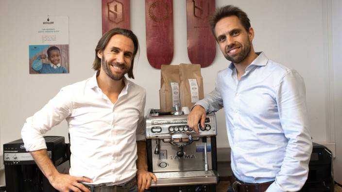 Oberhaching: Die Zwillinge Thomas (links) und Philipp Greulich haben vor etwas mehr als einem Jahr in Oberhaching ihre "Social Coffee Company" gegründet. Sie beliefern vorwiegend Firmenkunden.