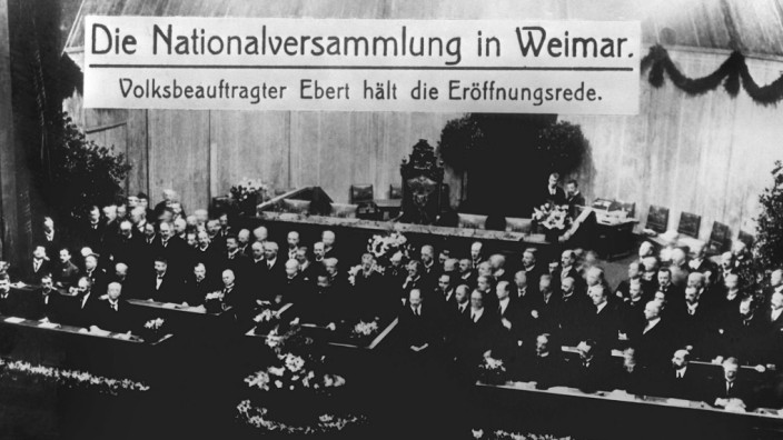 Prantls Blick: Vor 105 Jahren, am 6. Februar 1919, trat die verfassungsgebende Deutsche Nationalversammlung in Weimar erstmalig zusammen.