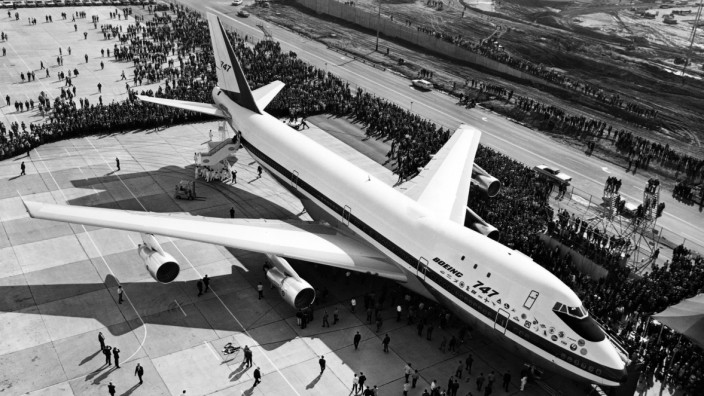 Boeing 747: Die erste Boeing 747 verlässt ein Werk im US-Bundesstat Washington. Das war im September 1968.
