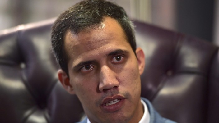 Krise in Venezuela: Um den Regierungswechsel zu erreichen, erwägt Venezuelas Oppositionsführer Guaidó nun auch ein militärisches Eingreifen der USA.