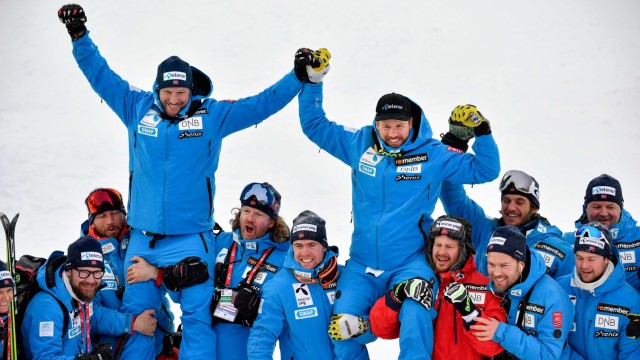 Ski alpin: Goldener Schlusspunkt: Aksel Lund Svindal (oben links) und Kjetil Jansrud feiern ihre Silber- und Goldmedaille nach der WM-Abfahrt 2019.