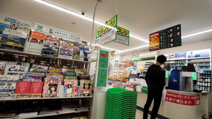 Japan: Die drei großen japanischen Kiosk-Ketten haben bekannt gegeben, im Sommer 2020 den Verkauf von Pornoheftchen einzustellen.