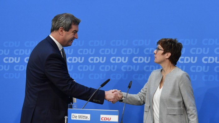 Bundesregierung: Es ist der erste Koalitionsausschuss der Bundesregierung seit Markus Söder und Annegret Kramp-Karrenbauer Parteichefs von CSU und CDU sind.