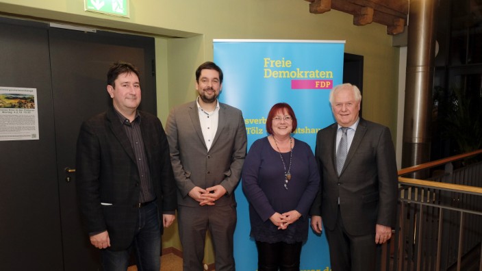 Politische Jugend: Neue FDP-Spitze (v.l.): Schriftführer Edmund Häner, Vizevorsitzender Patrick Lechner, Beisitzerin Dagmar Reuter, Vorsitzender Günther Fuhrmann.