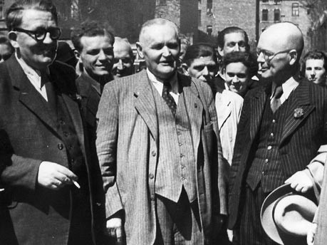Der erste DGB-Vorsitzende Hans Böckler (Mitte), Foto: Archiv der sozialen Demokratie der Friedrich-Ebert-Stiftung