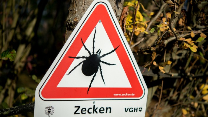 Zecken-Warnschild in Niedersachsen