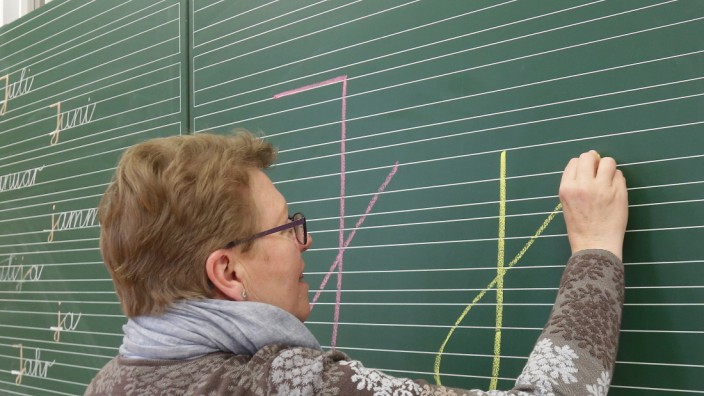 Lehrerin Rita Patzelt im SZ-Gespräch: Rita Patzelt, Konrektorin an der Grundschule St. Korbinian in Freising, ist auch nach mehr als vier Jahrzehnten im Schuldienst immer noch begeisterte Lehrerin.