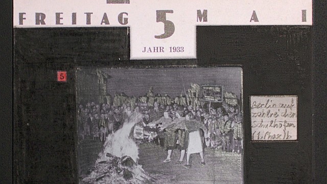 Ausstellung: Aus Kalenderblättern des Jahres 1933 hat die Künstlerin Ramesch Daha einen Teil ihrer Installation "1933" gestaltet.