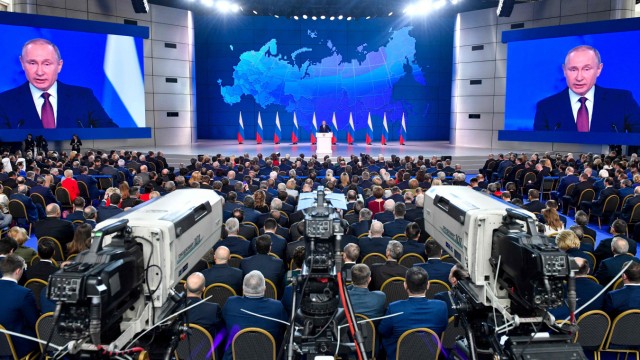 Rede an die Nation: Versprechungen an die Bürger, Drohungen an die Amerikaner: Russlands Präsident Wladimir Putin hält seine jährliche Rede an die Nation.