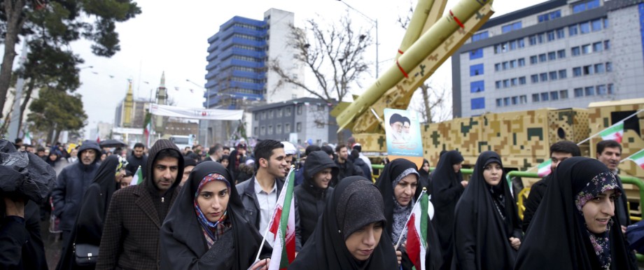 Irans Außenminister über Atomkonflikt: Hunderttausende Iraner gingen am 11. Februar, dem 40. Jahrestag der Islamischen Revolution, in Teheran und in anderen Städten auf die Straße.