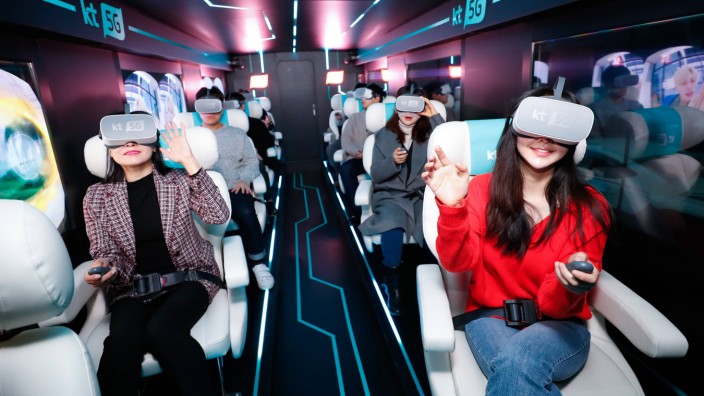 190116 SEOUL Jan 16 2019 Xinhua People wear VR devices for an audio visual experience