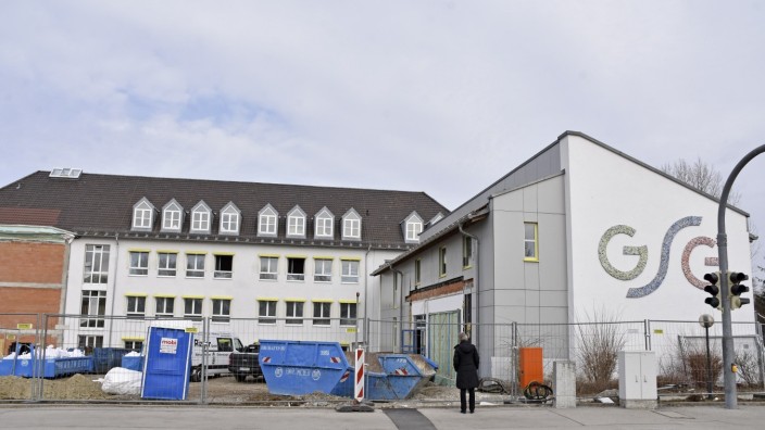 Olching: Eine neue Verkehrsführung wird zu der einmal erweiterten Grundschule Graßlfing führen.