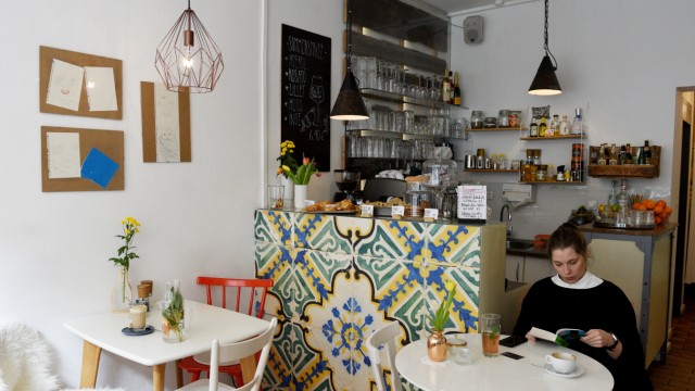 "Ooh Baby I like it raw": Das Café mit nur fünf Tischen ist schlicht, aber mit vielen netten Details ausgestattet.