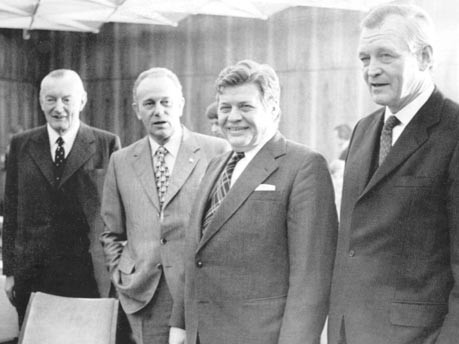 Von links: Krupp-Vorstandsmitglied Ernst Wolf Mommsen, DGB-Chef Heinz-Oskar Vetter, Arbeitgeber-Präsident Hanns Martin Schleyer und Mannesmann-Direktor Egon Overbeck, 1974, Foto: dpa