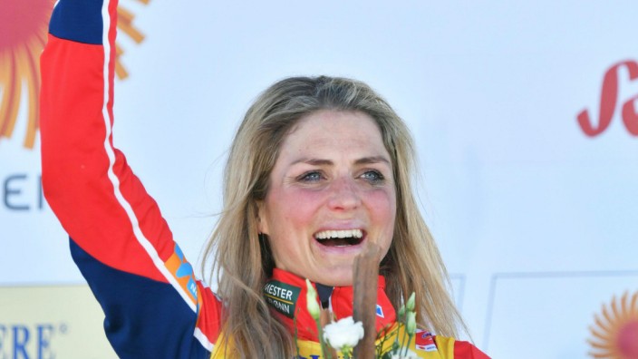 Nordische Ski-WM: Therese Johaug feiert ihren WM-Titel.