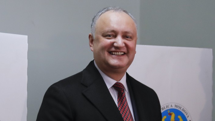 Republik Moldau: Die vom moldauischen Präsidenten Igor Dodon unterstützten oppositionellen Sozialisten kamen auf 34 der 101 Parlamentssitze. Die Regierungsbildung dürfte schwierig werden.