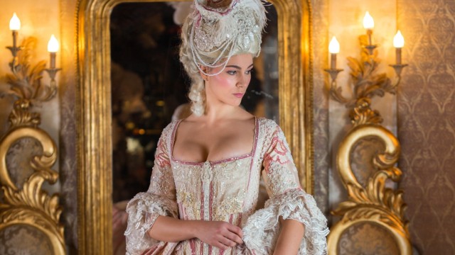Karneval in Venedig: Einmal Königin sein: Diesen Traum erfüllt die Kostümmacherin Antonia Sautter - hier eines ihrer Modelle.