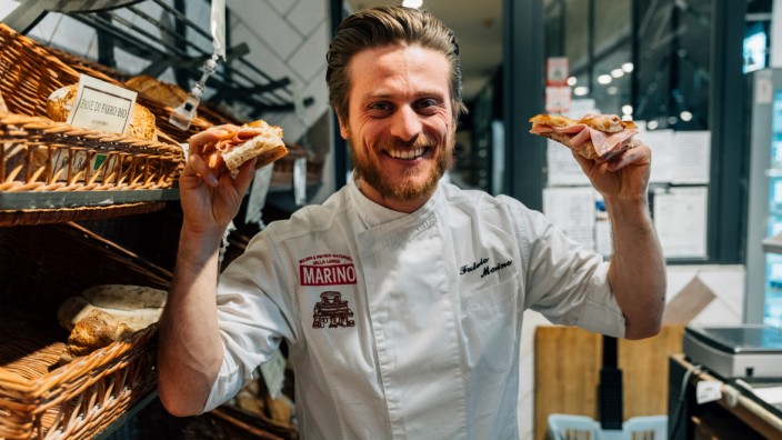 Der italienische Pizzabäcker Flavio Marino in der Eatery in der Münchner Schrannenhalle am 27.02.2019.