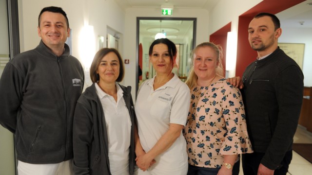 Münchenstift: Vielfalt und Verständnis bieten die Münchenstift-Mitarbeiter (von links) Sanel Kadric, Endira Avdic, Jeannette Lucas, Sandy Zimmenmann und Cvjetko Prodanovic.