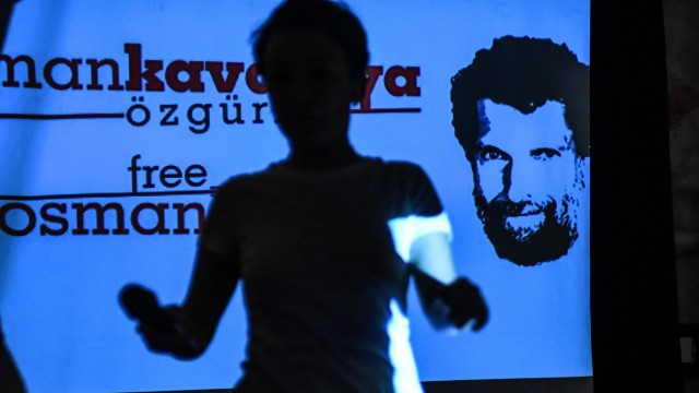 Türkei: Seit fast 500 Tagen sitzt der Kulturförderer Kavala schon im Gefängnis. Die türkische Staatsanwaltschaft fordert erschwerte lebenslange Haft.