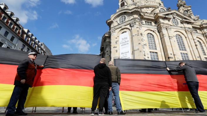 Sachsen - Pegida-Demonstranten in Dresden