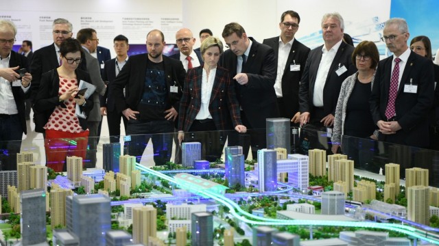 Report: Blick auf das Modell einer Smart City beim BYD-Konzern.