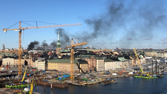 Unfall: Schwarze Rauchschwaden steigen über Stockholm auf.