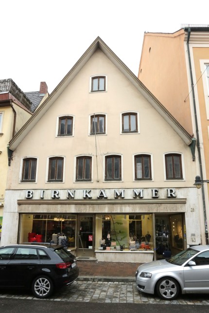 Inhabergeführte Geschäfte: Auf dem Areal ander Unteren Hauptstraße in Freising, das derzeitüberplant wird, wollen die heutigen Betreiber ihren Laden fortführen und ein Wohn- und Geschäftsensemble wie in früheren Tagen schaffen.