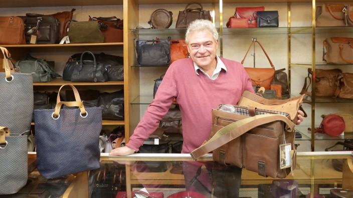 Inhabergeführte Geschäfte: Stefan Kremmer führt das Ledergeschäft Birnkammer zusammen mit Christl Hoffmann.